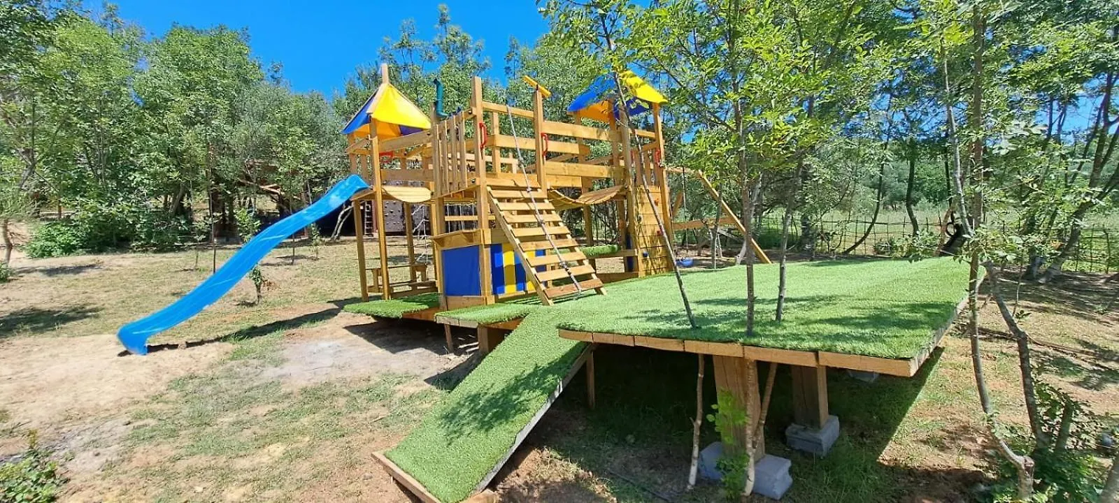 Treehouses Ljubac Glamping Robinson 0*, Ljubač